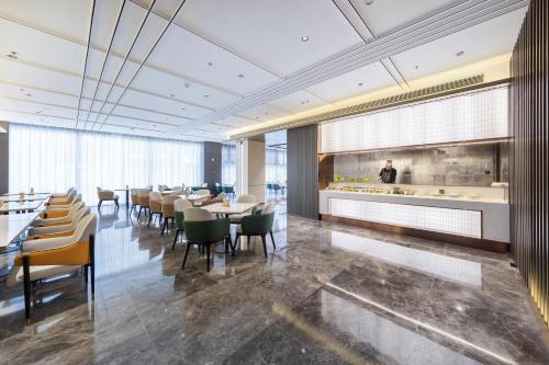 Imagen del bar/restaurante del Hotel Atour Suqian West Lake Road Golden Eagle Plaza. Foto 10