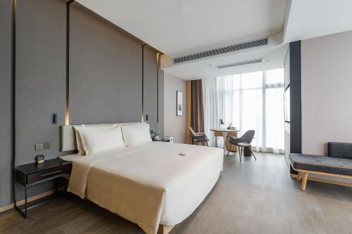 Imagen de la habitación del Hotel Atour Wuxi Coast City. Foto 16