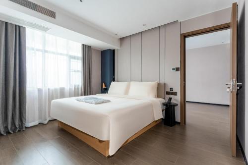 Imagen de la habitación del Hotel Atour X Zhuhai Gongbei Port High Speed Railway Station. Foto 17