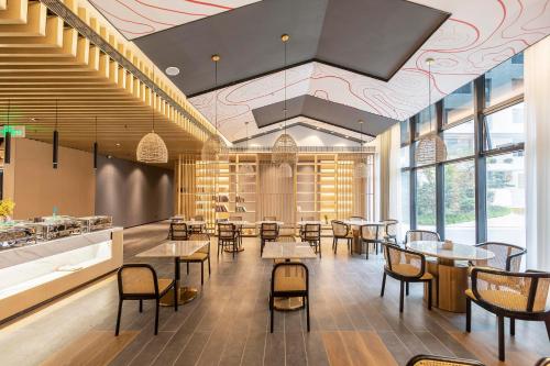Imagen del bar/restaurante del Hotel Atour Zhengzhou Xinzheng International Airport. Foto 10