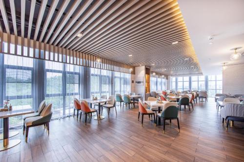 Imagen del bar/restaurante del Hotel Atour Zhuhai Tangjiawan University Jinding Plaza. Foto 8