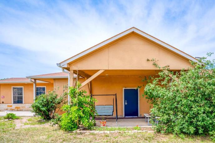 Imagen de los exteriores del Hotel Atria Extended Stays By OYO, Jourdanton, TX. Foto 8