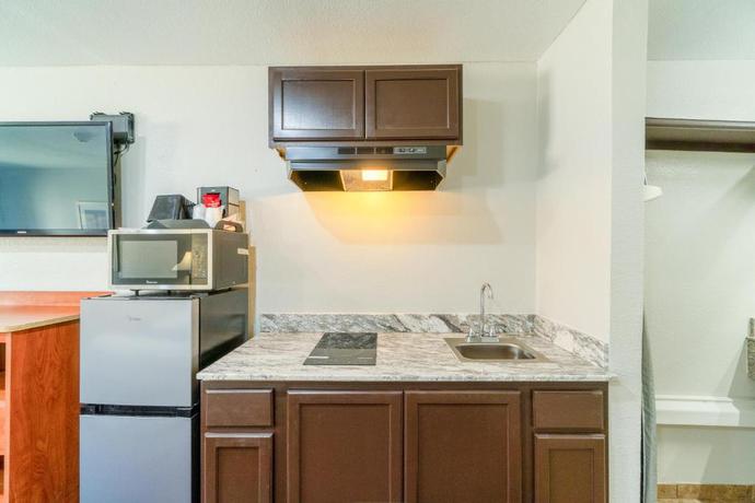 Imagen de la habitación del Hotel Atria Extended Stays By OYO, Jourdanton, TX. Foto 5