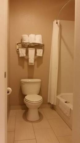 Imagen de la habitación del Hotel Atria Inn and Suites. Foto 10