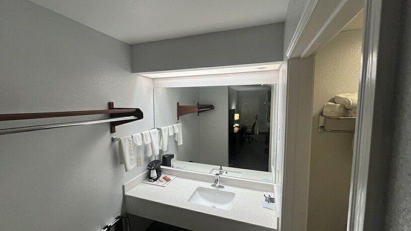 Imagen de la habitación del Hotel Atria Inn and Suites. Foto 16