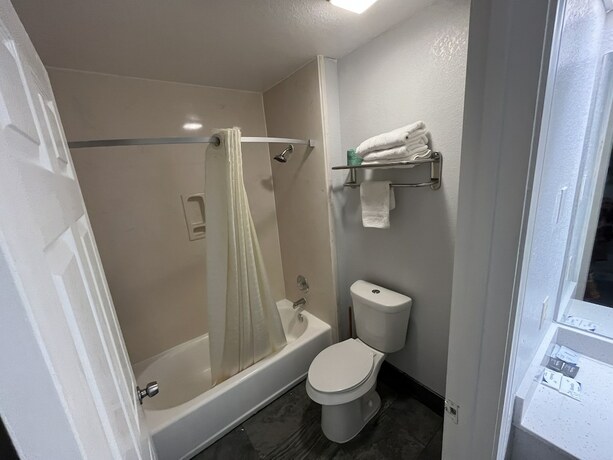 Imagen general del Hotel Atria Inn and Suites. Foto 7