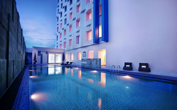 Imagen de la piscina del Hotel Atria Magelang. Foto 16