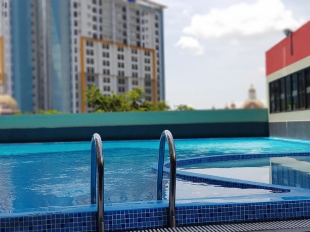 Imagen de la piscina del Hotel Atria Residences Gading Serpong. Foto 16