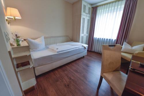 Imagen de la habitación del Hotel Atrium Amadeus. Foto 9