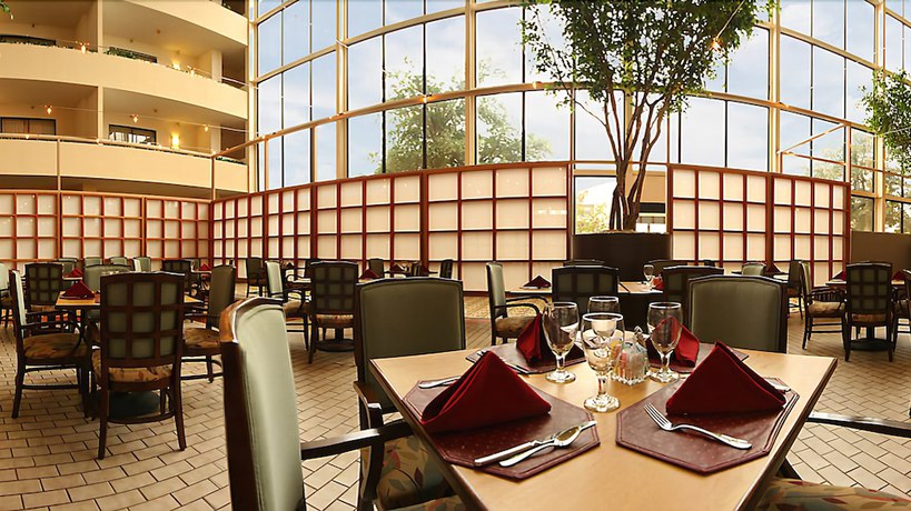 Imagen del bar/restaurante del Hotel Atrium And Suites Dfw Airport South. Foto 2