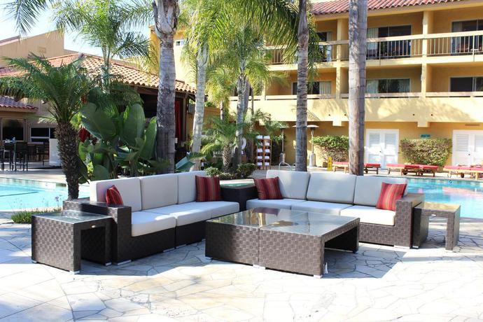 Imagen de la piscina del Hotel Atrium At Orange County Airport. Foto 6