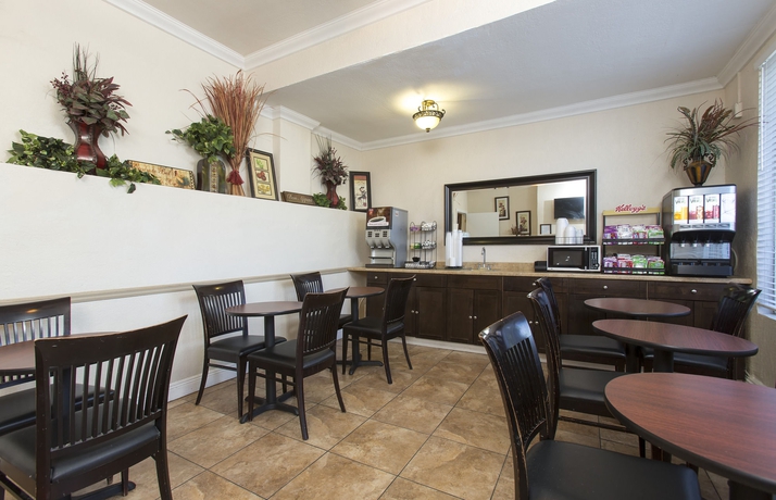 Imagen del bar/restaurante del Hotel Atrium Hotel, Trademark Collection by Wyndham. Foto 4