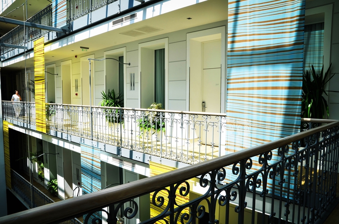 Imagen de los exteriores del Hotel Atrium Hotel by Mellow Mood. Foto 10