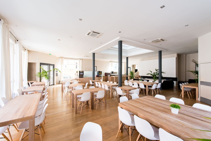 Imagen del bar/restaurante del Hotel Atrium Mondial. Foto 2