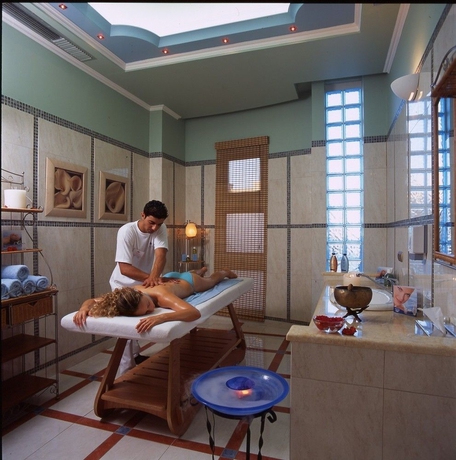 Imagen de la piscina del Hotel Atrium Palace Thalasso Spa Resort and Villas. Foto 15