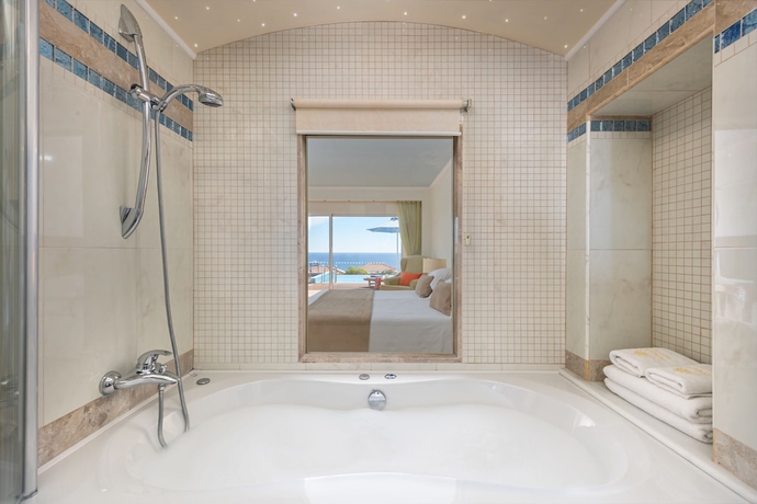 Imagen de la habitación del Hotel Atrium Prestige Thalasso Spa Resort and Villas. Foto 14