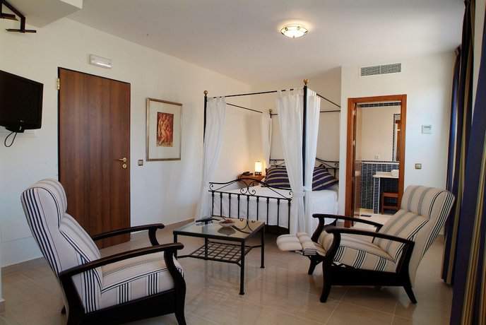 Imagen de la habitación del Hotel Atrium, Puerto Mazarr&oacute;n. Foto 7