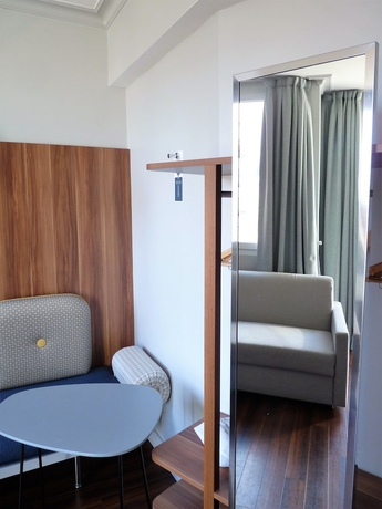 Imagen de la habitación del Hotel Atrium, Suresnes. Foto 5