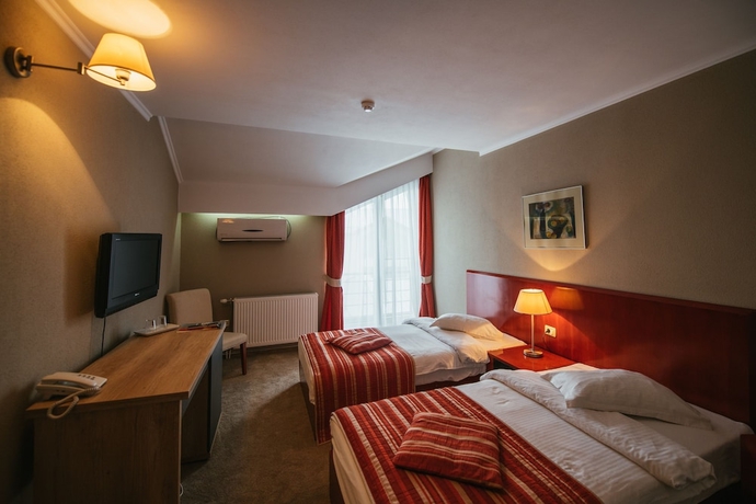 Imagen de la habitación del Hotel Atrium, T&acirc;rgu Secuiesc. Foto 6