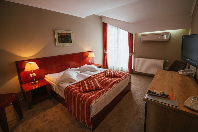 Imagen de la habitación del Hotel Atrium, T&acirc;rgu Secuiesc. Foto 9