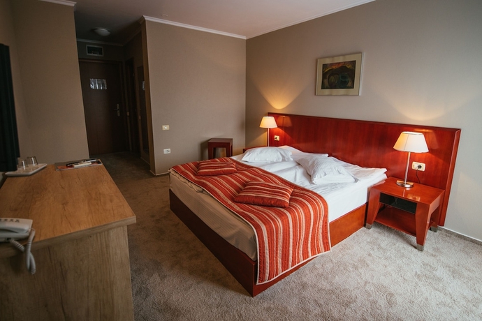 Imagen de la habitación del Hotel Atrium, T&acirc;rgu Secuiesc. Foto 10