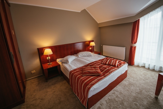 Imagen de la habitación del Hotel Atrium, T&acirc;rgu Secuiesc. Foto 12