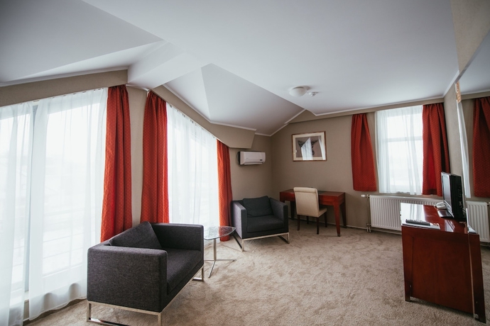 Imagen de la habitación del Hotel Atrium, T&acirc;rgu Secuiesc. Foto 13