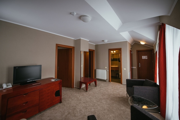 Imagen de la habitación del Hotel Atrium, T&acirc;rgu Secuiesc. Foto 14