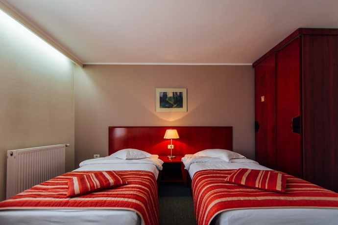 Imagen de la habitación del Hotel Atrium, T&acirc;rgu Secuiesc. Foto 17