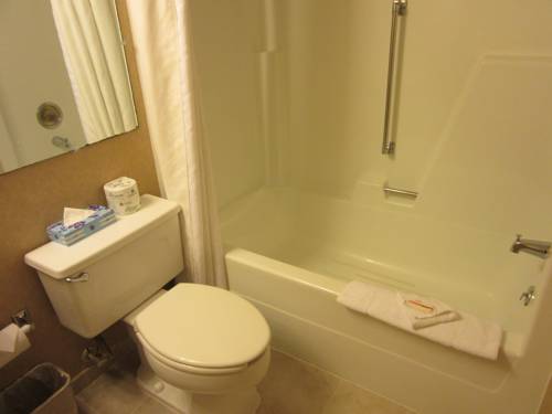 Imagen de la habitación del Hotel Atrium & Conference Center. Foto 13