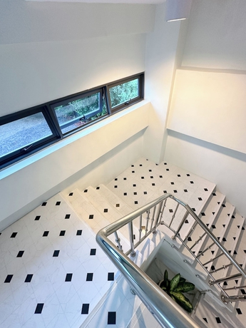 Imagen de los interiores del Hotel Atsamutsakorn. Foto 10
