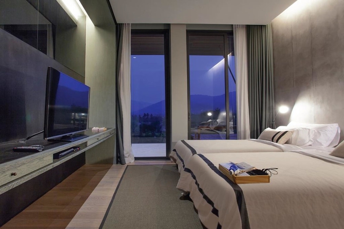 Imagen de la habitación del Hotel Atta Lakeside Resort Suite. Foto 5