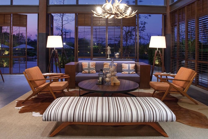 Imagen de los interiores del Hotel Atta Lakeside Resort Suite. Foto 19