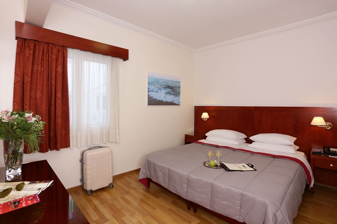 Imagen de la habitación del Hotel Attalos. Foto 12