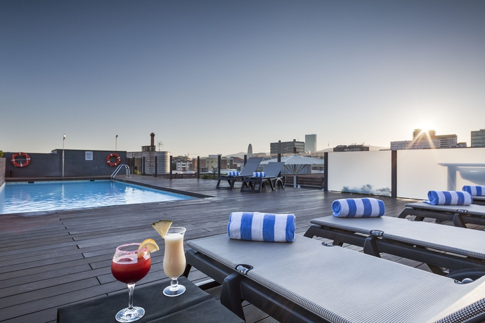 Imagen de la piscina del Hotel Attica 21 Barcelona Mar. Foto 6