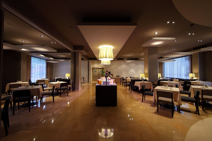 Imagen del bar/restaurante del Hotel Attica 21 Barcelona Mar. Foto 2