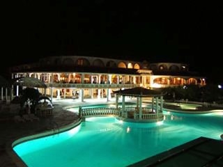 Imagen de la piscina del Hotel Attica Beach. Foto 5