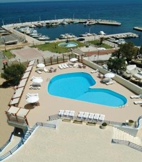 Imagen de la piscina del Hotel Attica Beach. Foto 6