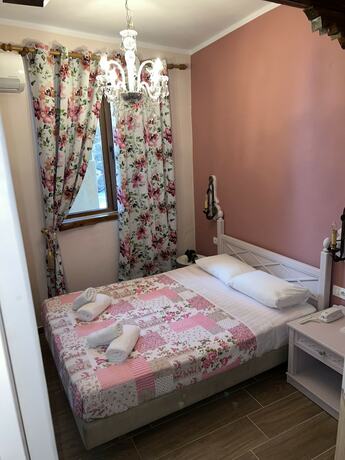 Imagen de la habitación del Hotel Attiki. Foto 17