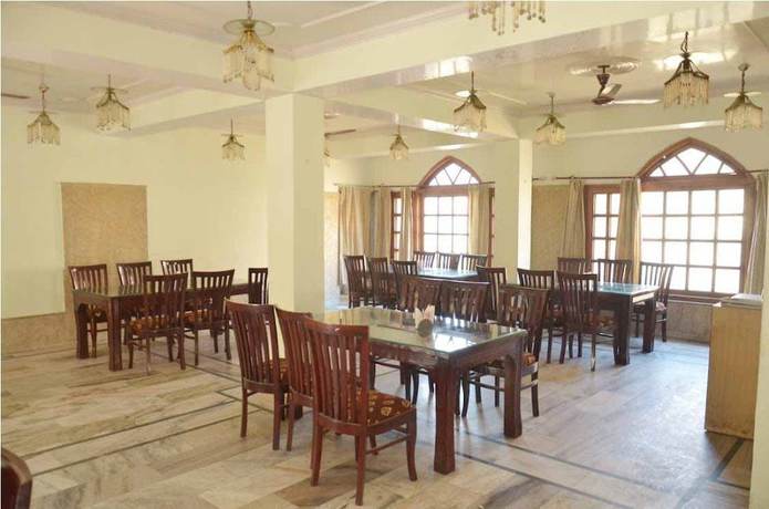 Imagen del bar/restaurante del Hotel Atul Regency. Foto 4
