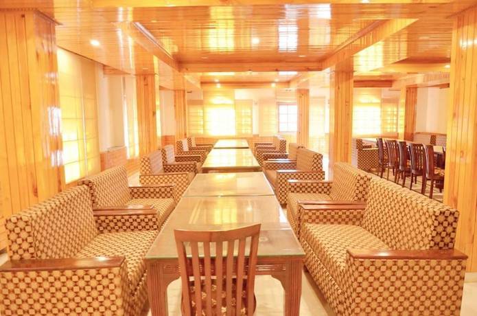 Imagen del bar/restaurante del Hotel Atul Regency. Foto 6
