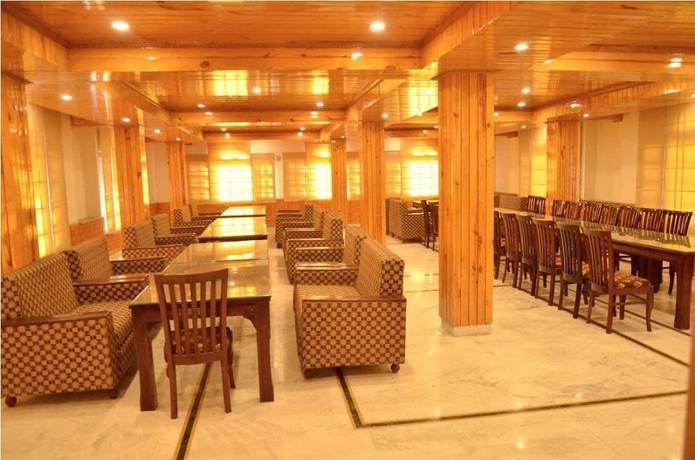 Imagen del bar/restaurante del Hotel Atul Regency. Foto 7