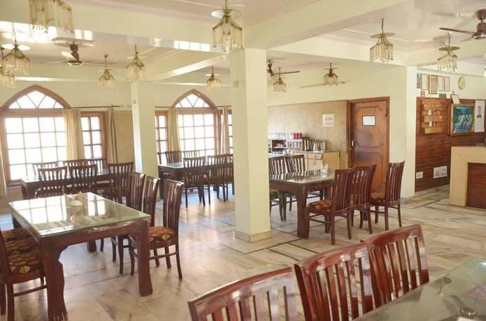 Imagen del bar/restaurante del Hotel Atul Regency. Foto 8