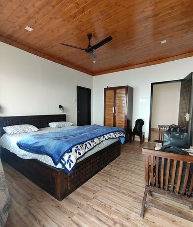Imagen de la habitación del Hotel Atulya Neer. Foto 17