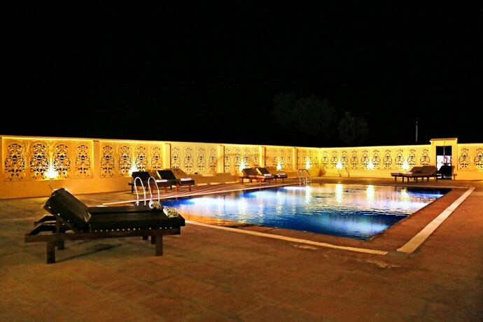 Imagen de la piscina del Hotel Atulya Niwas, Udaipur. Foto 33
