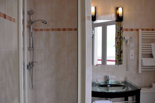 Imagen de la habitación del Hotel Au Bellevue. Foto 15