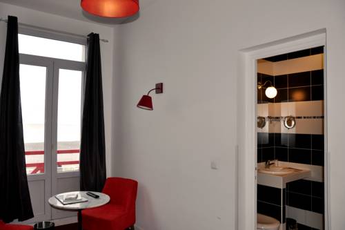 Imagen de la habitación del Hotel Au Bellevue. Foto 16