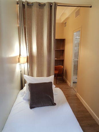 Imagen de la habitación del Hotel Au Bon Coin. Foto 7