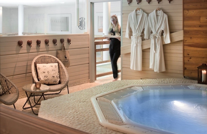 Imagen de la piscina del Hotel Au Chamois D'or. Foto 18