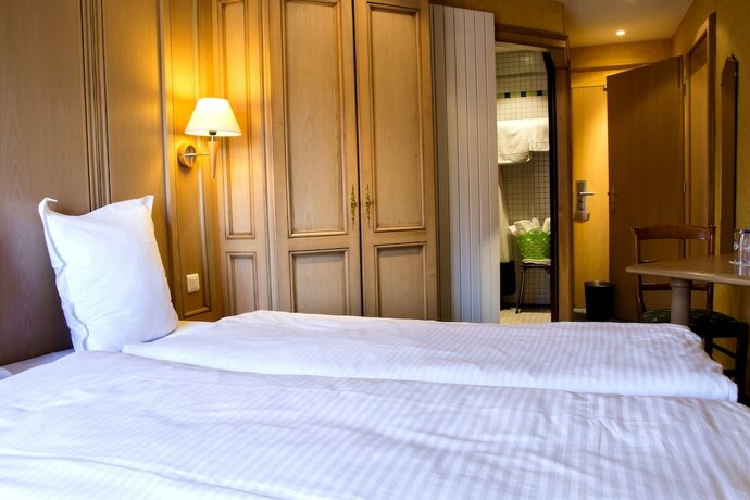 Imagen de la habitación del Hotel Au Chasseur. Foto 18
